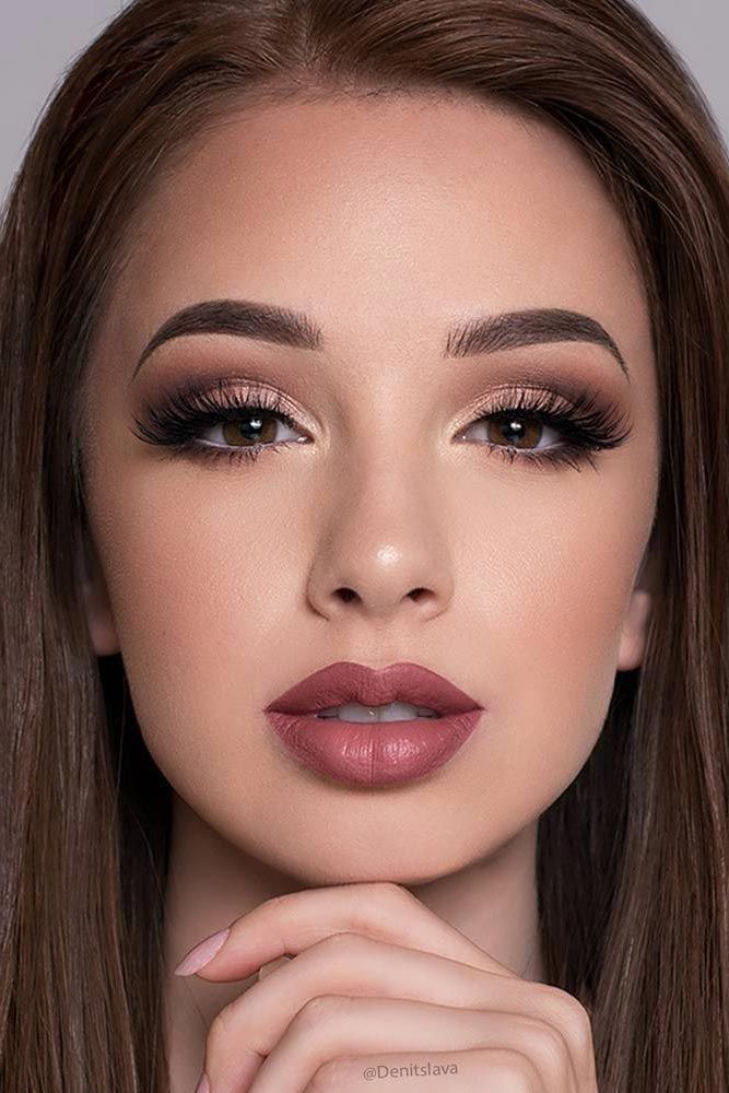 صور مكياج عنابي وذهبي
