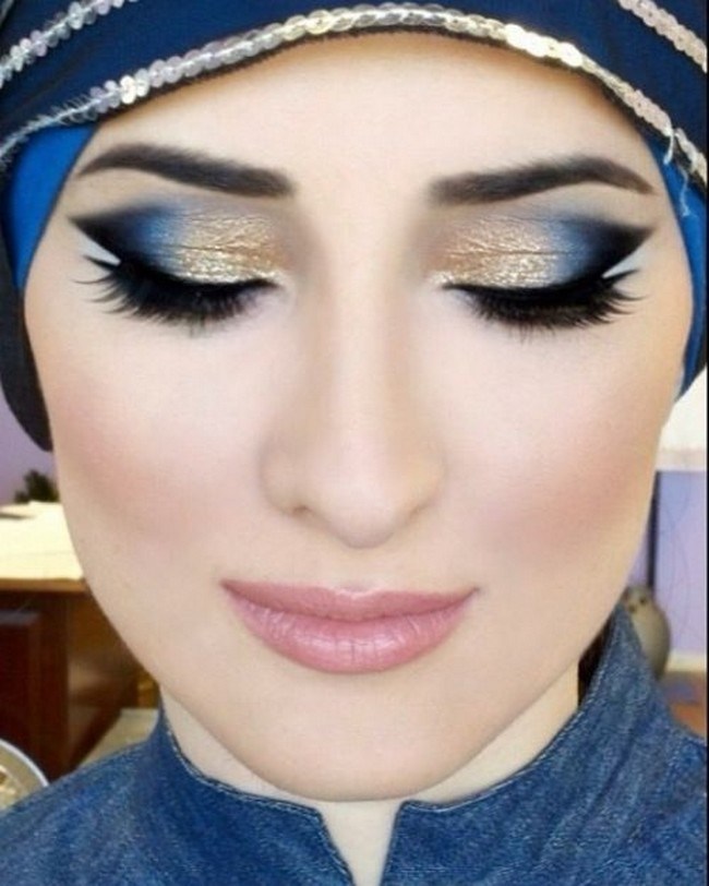 طريقة عمل مكياج كحلي وذهبي ناعم