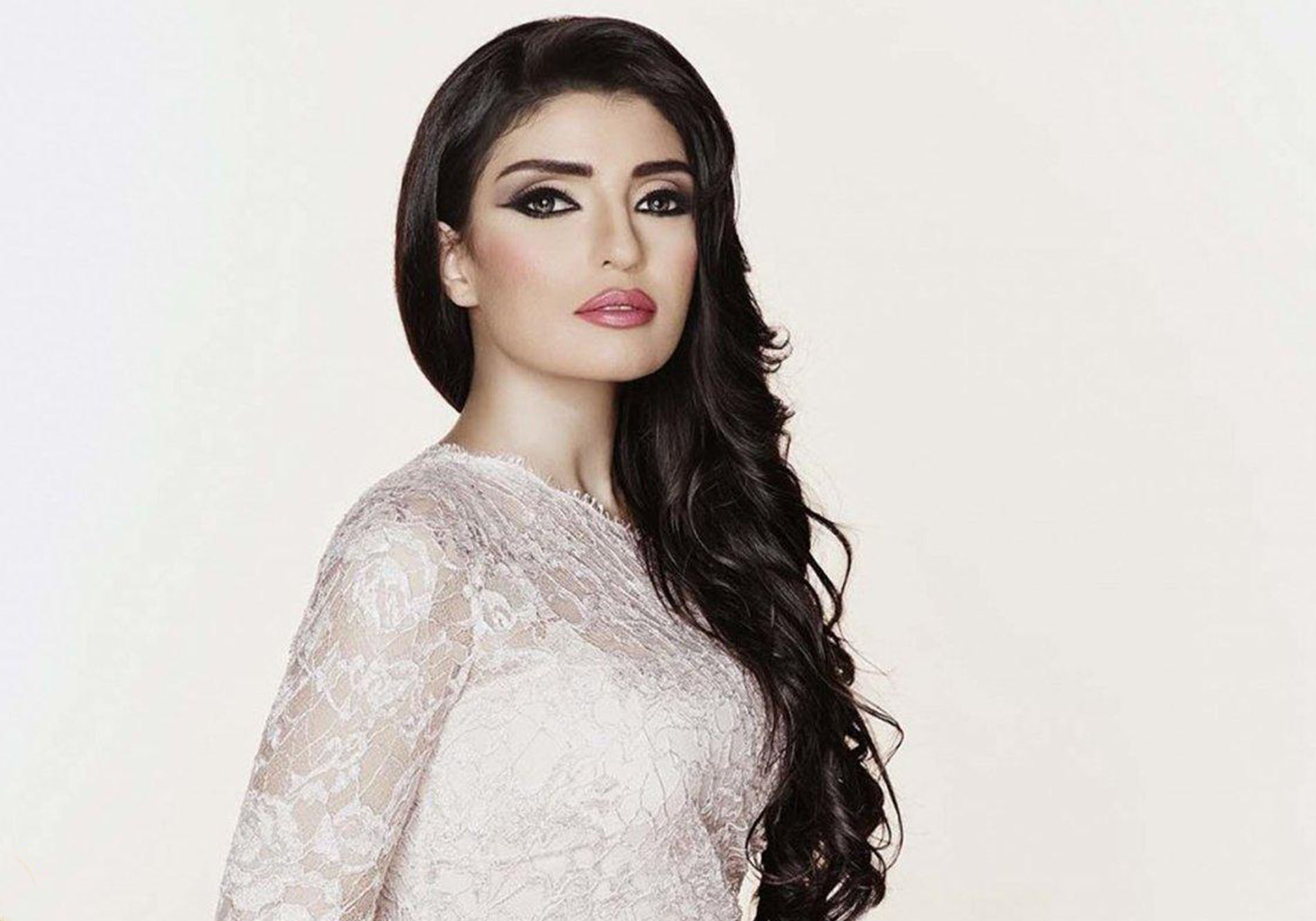 الاعلامية السعودية نادين البدير
