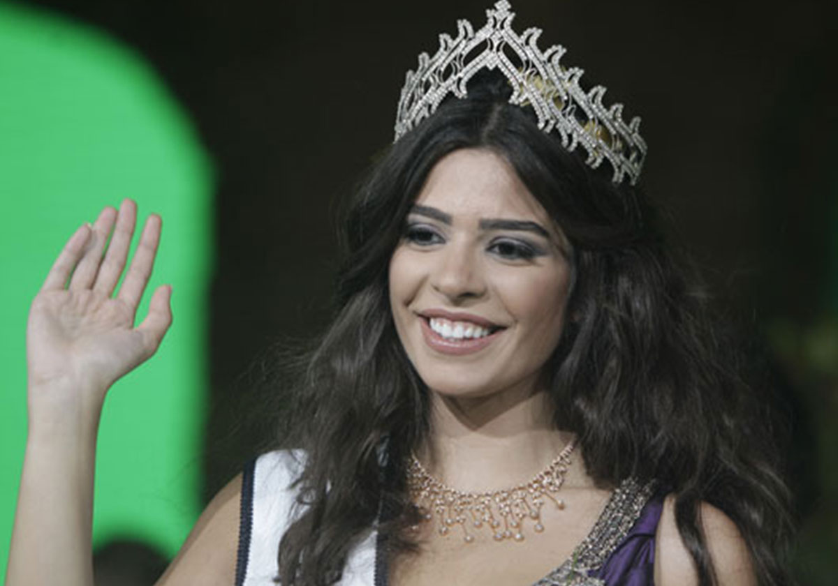ملكة جمال لبنان السابقة يارا مخايل ترتدي فستان زفافها من إيلي صعب