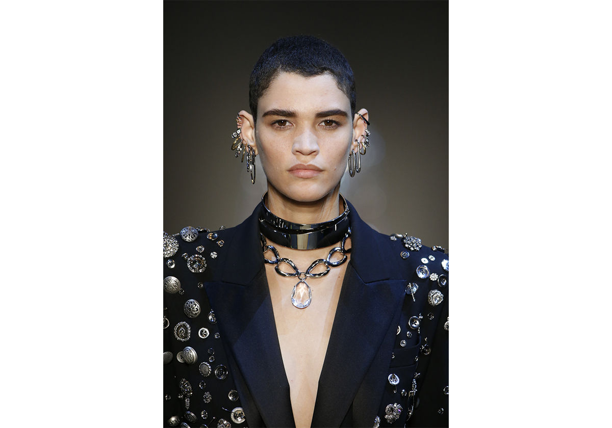 تعرفي على مجموعة أكسسوارات Alexander McQueen لشتاء 2019