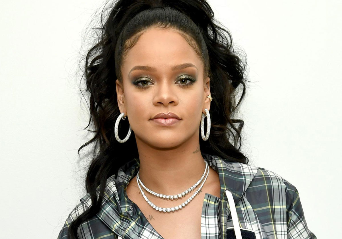 ريهانا تكشف عن قليتر الجسم الجديد من Fenty وتشعل المواقع بجاذبيتها!