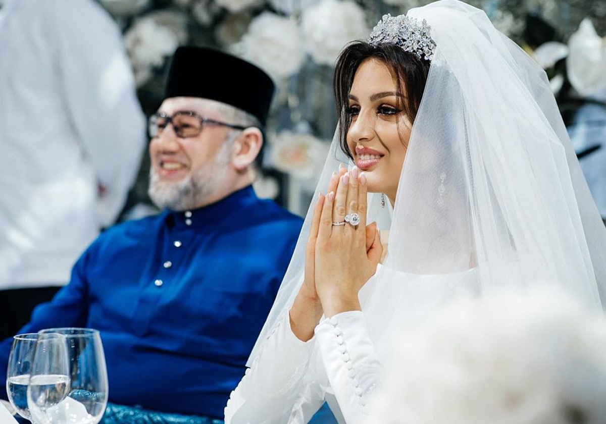 ملك ماليزيل يطلّق ملكة الجمال الروسية بعد أن نشرت قصة حبهما!