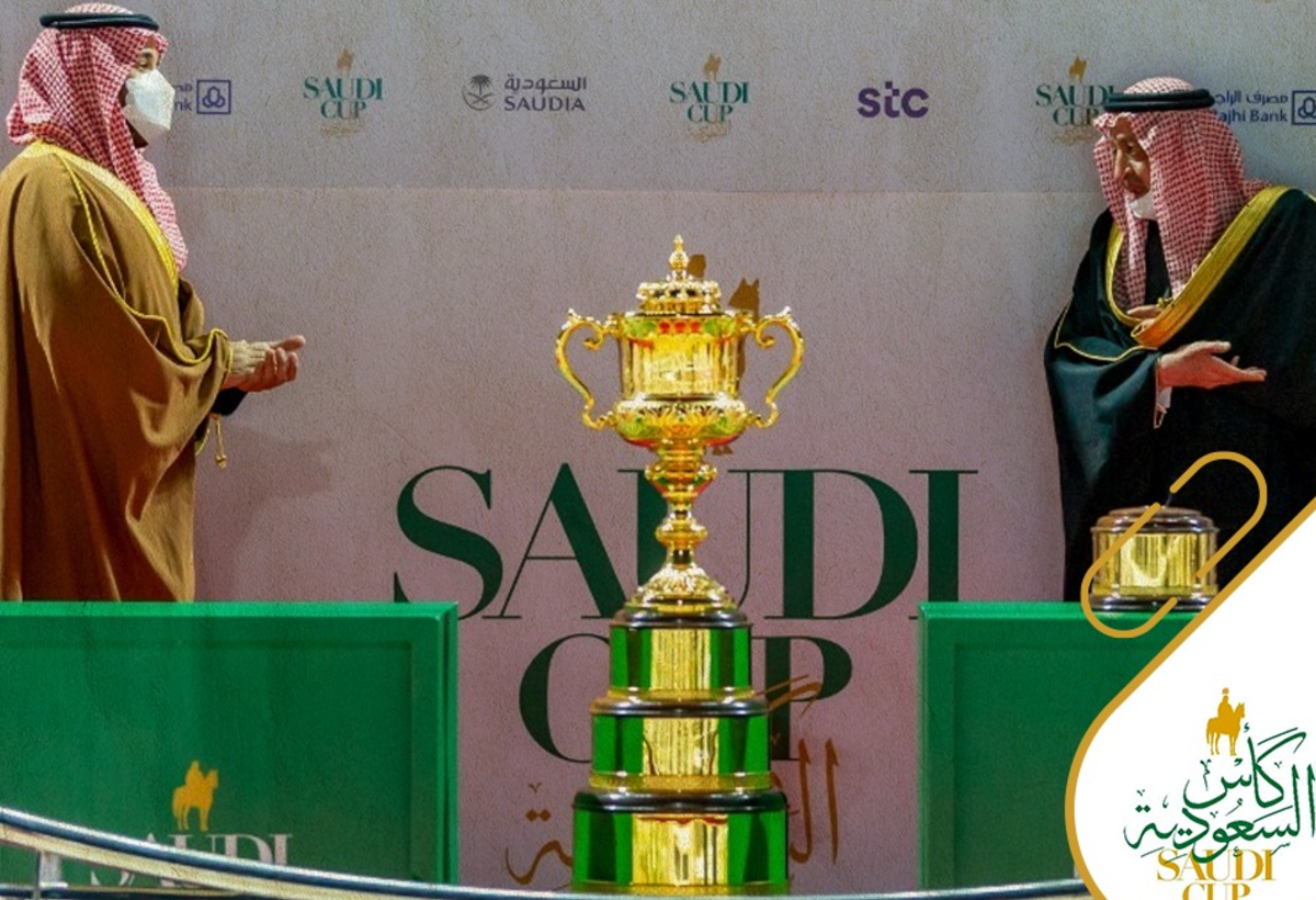سمو ولي العهد يسلم كأس الجائزة الأولى في كأس السعودية 2021 
