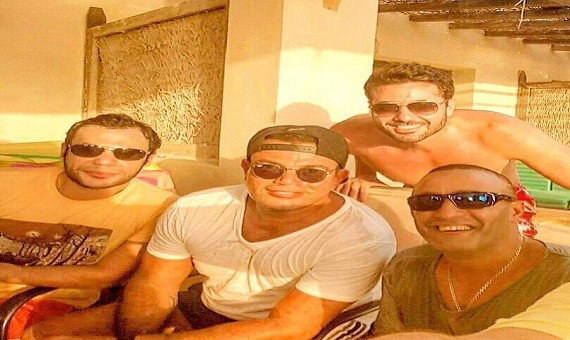 إجازة عمرو دياب