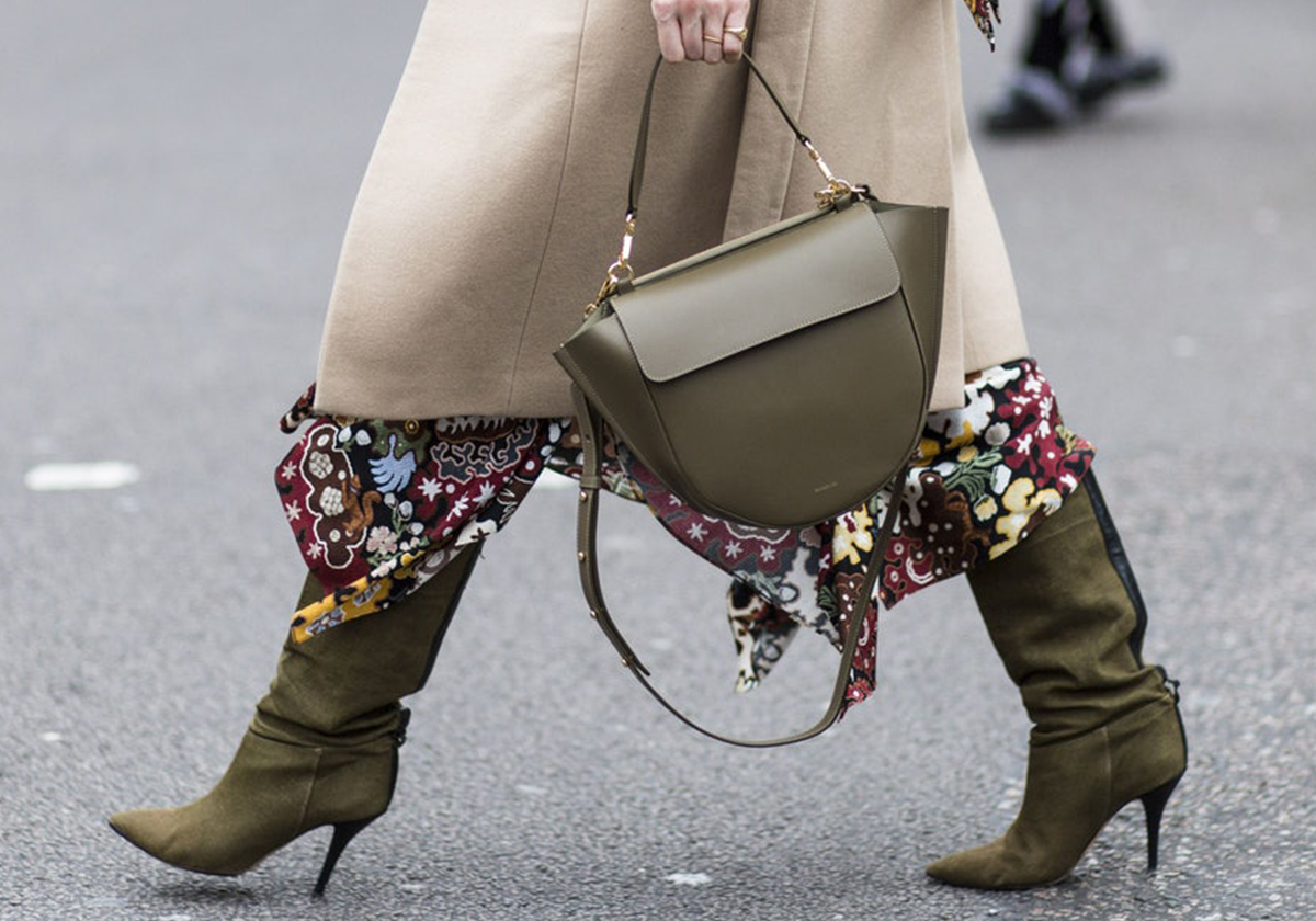 3 طرق عصرية للتألّق بصيحة Slouchy Boots العام 2020
