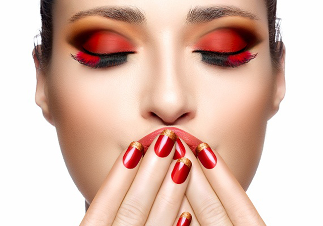 مجموعة طلاء الأظافر لإطلالة الأعياد 2014