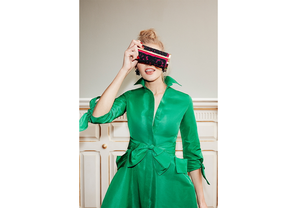 تعرفي على حقيبة METROPOLITAN INSIGNIA CLUTCH الجديدة من Carolina Herrera
