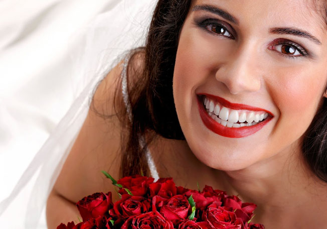 خلطات لتبييض أسنان العروس قبل الزفاف 