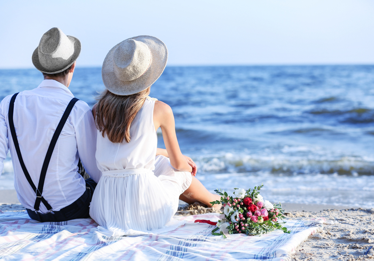 أمور ينتظرها الرجل من عروسه في شهر العسل
