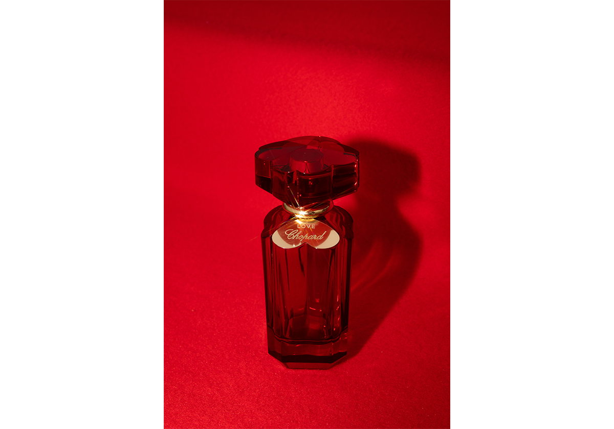 ماركات الموضة والعطور العالمية تحتفي باليوم الوطني الاماراتي
