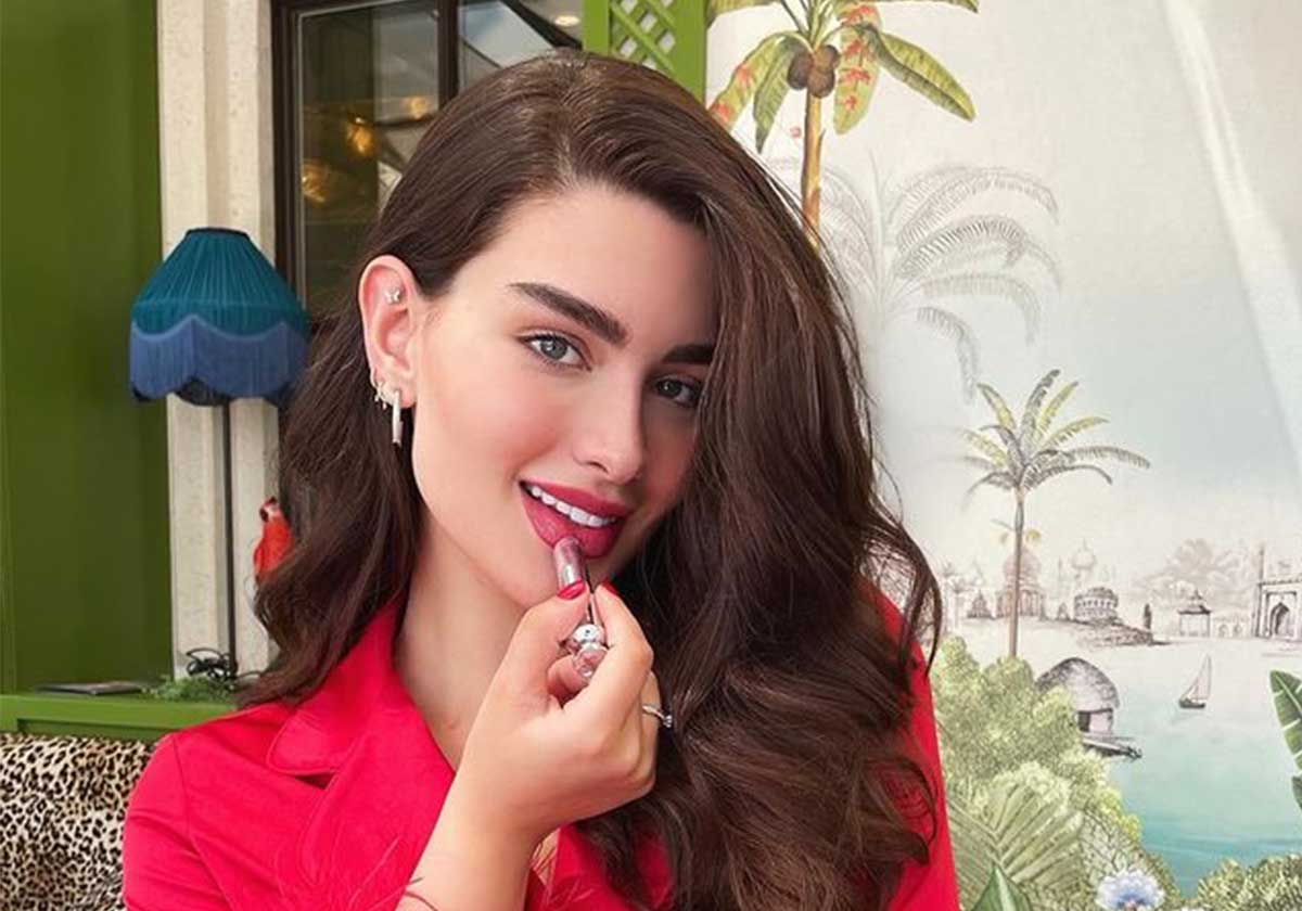 مستحضرات تجميل من الصعب ان تعيش النجمات بدونها