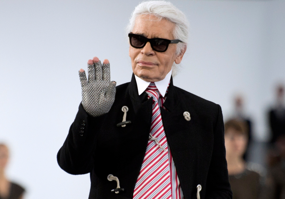إليكِ آخر مستجدات دار CHANEL و Fendi مع كارل لاغرفلد