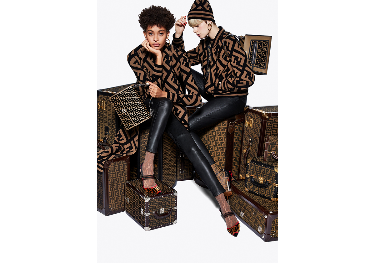 اكتشفي مجموعة الأزياء الأساسية الحصرية منFENDI FF وموقع NET-A-PORTER