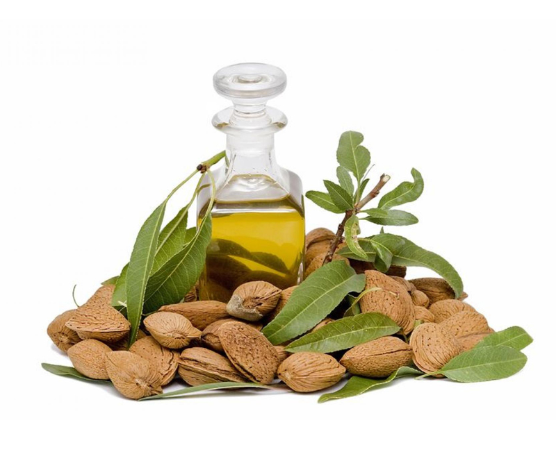 فوائد زيت اللوز المر للبشره كثيره ولكن انتبهي