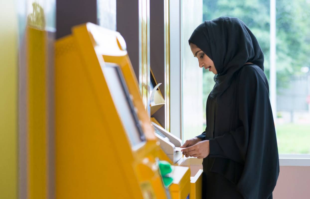 كيفية حساب الراتب الشهري للموظف في السعودية