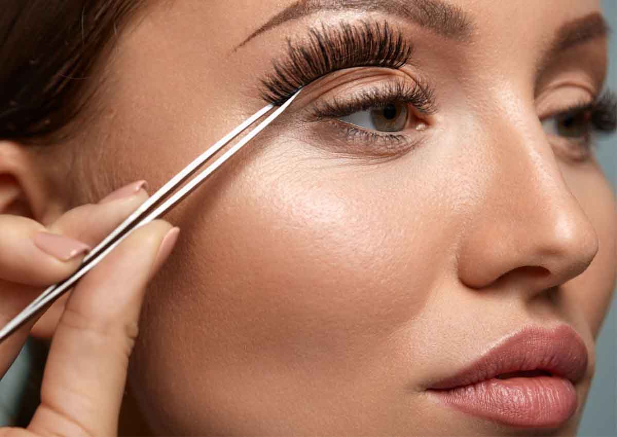 تركيب الرموش قبل او بعد المكياج 