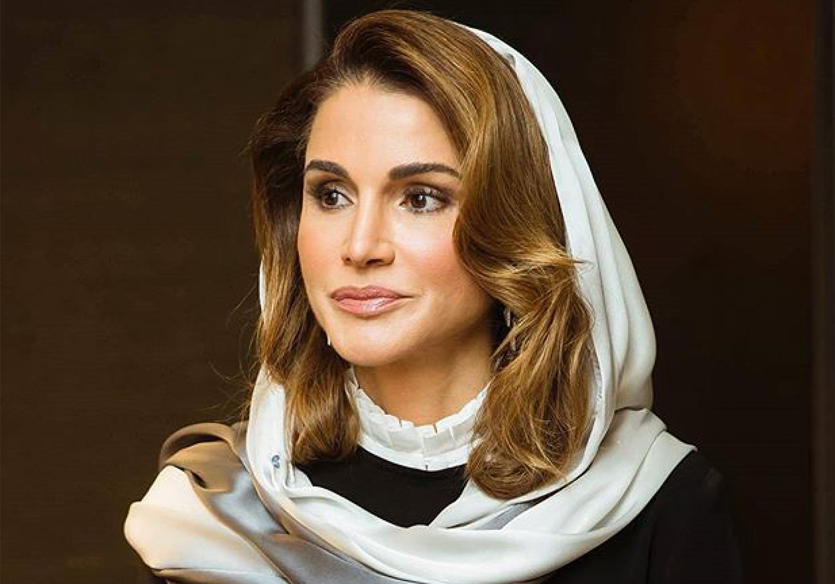 الملكة رانيا تطل مؤخرا بلوك موقع من مصمم لبناني عالمي