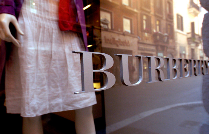 متجر جديد لـ Burberry في مول الإمارات- دبي