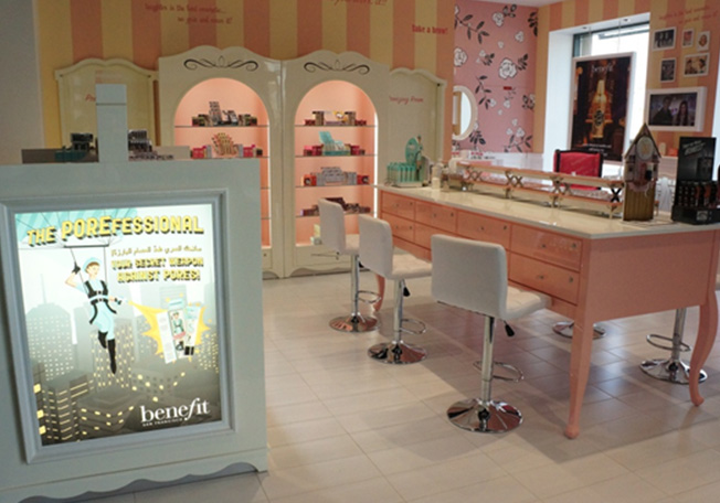إعتني بحاجبيك في Benefit Brow Bar