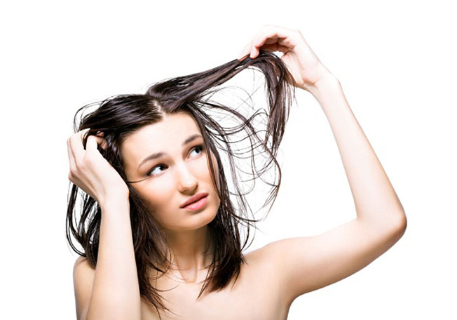 حيل لمحاربة الزيوت في الشعر