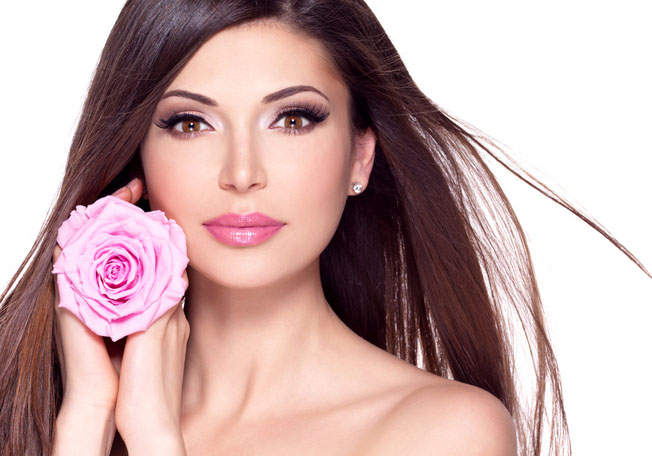 10 مستحضرات مكياج زهريّة لشهر التوعية بسرطان الثدي 