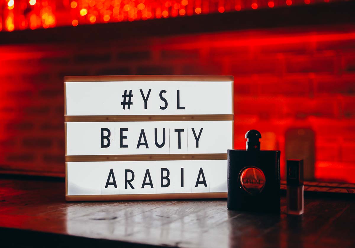 ياسمينة تحضر سهرة YSL Beauty Tatouage Couture في دبي