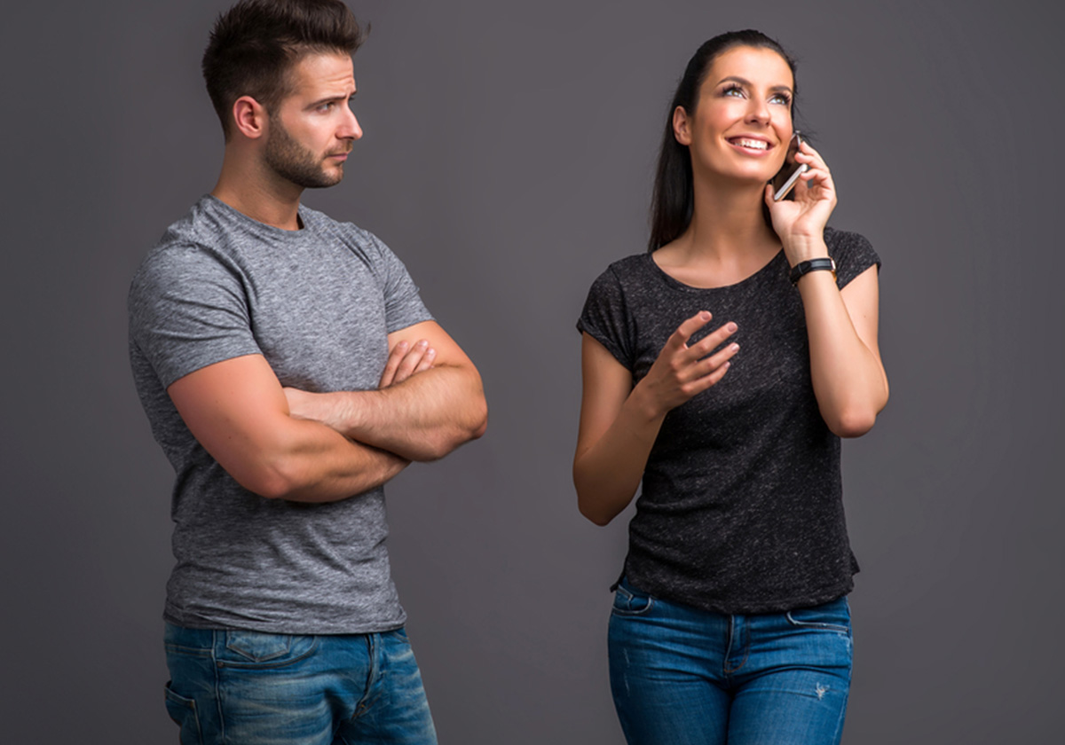 كيف تثيرين غيرة الرجل؟