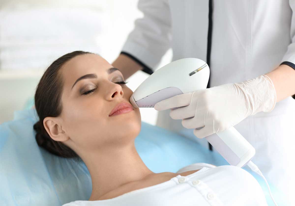 اثار سلبية لتقنيات تجميل شهيرة عليك الانتباه منها