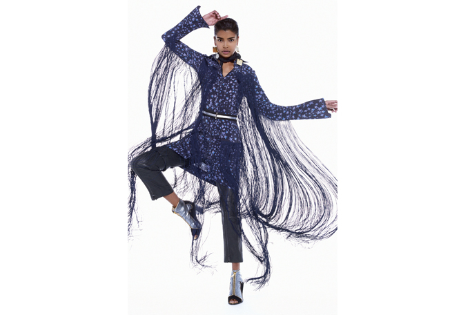موضة الشراريب باسلوب عصري من BCBG Max Azria