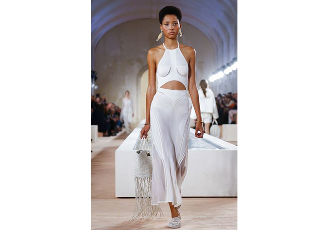 تعرفي على مجموعة Balenciaga للملابس الجاهزة لربيع وصيف 2016