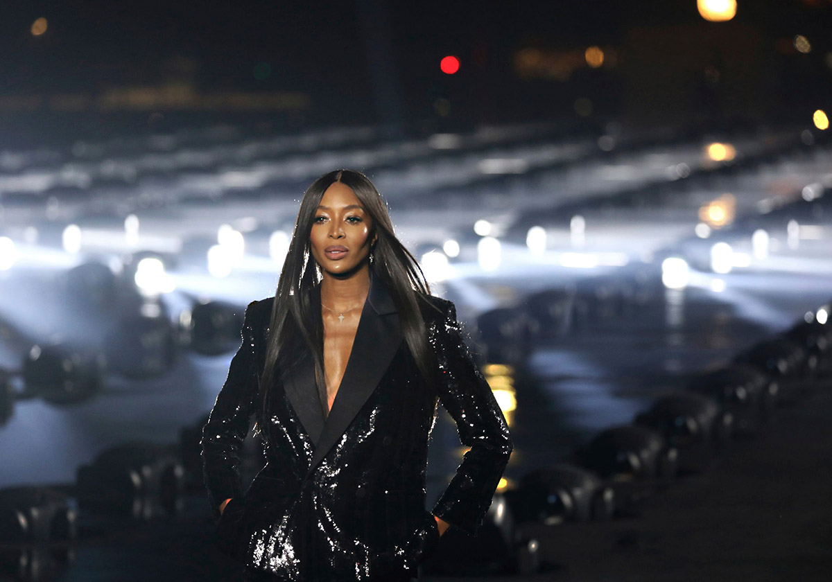 نعومي كامبل في عرض Yves Saint Laurent لربيع وصيف 2020