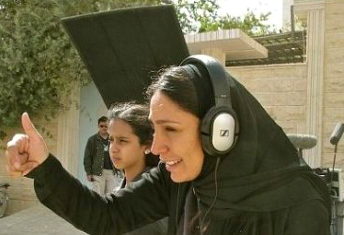 صورة للمخرجة هيفاء منصور أثناء تصوير فيلم وجدة