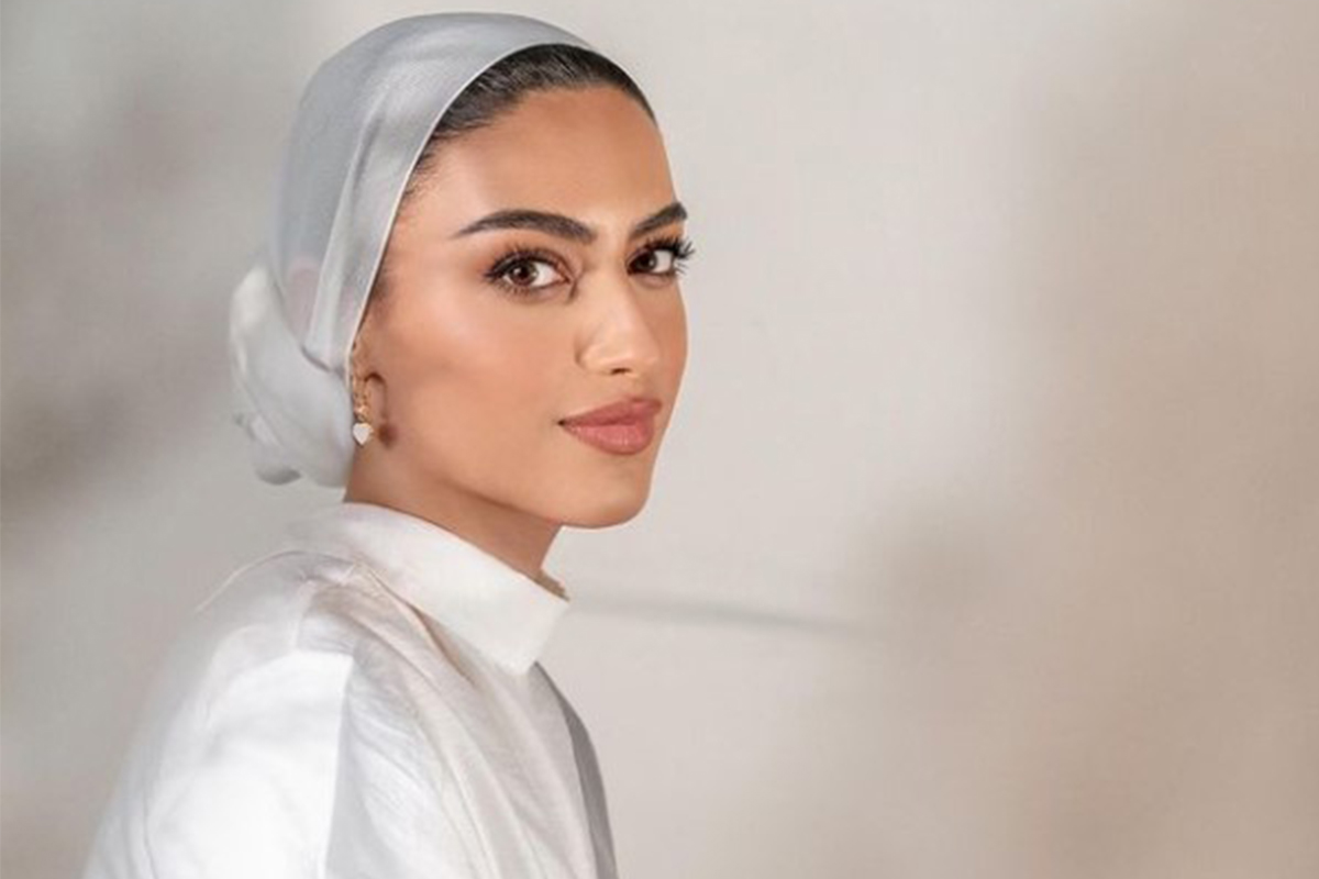 الفاشينيستا السعودية يارا النملة مع  آيرينا شايك والصورة تظهر شبهًا مذهلًا بينهما