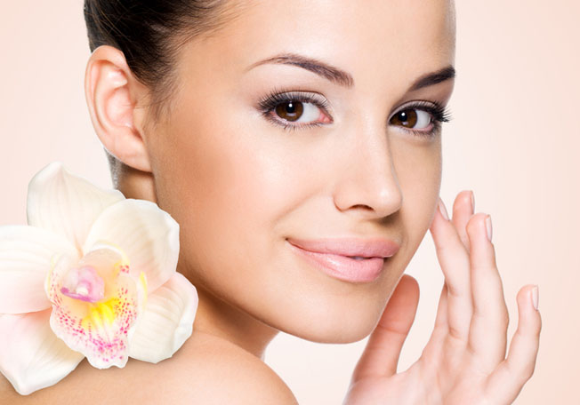 اخطاء تجميل ترتكبها العروس خلال شهر العسل 