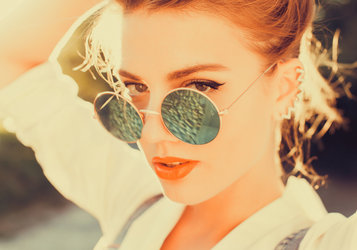 لماذا تغار منك النساء؟