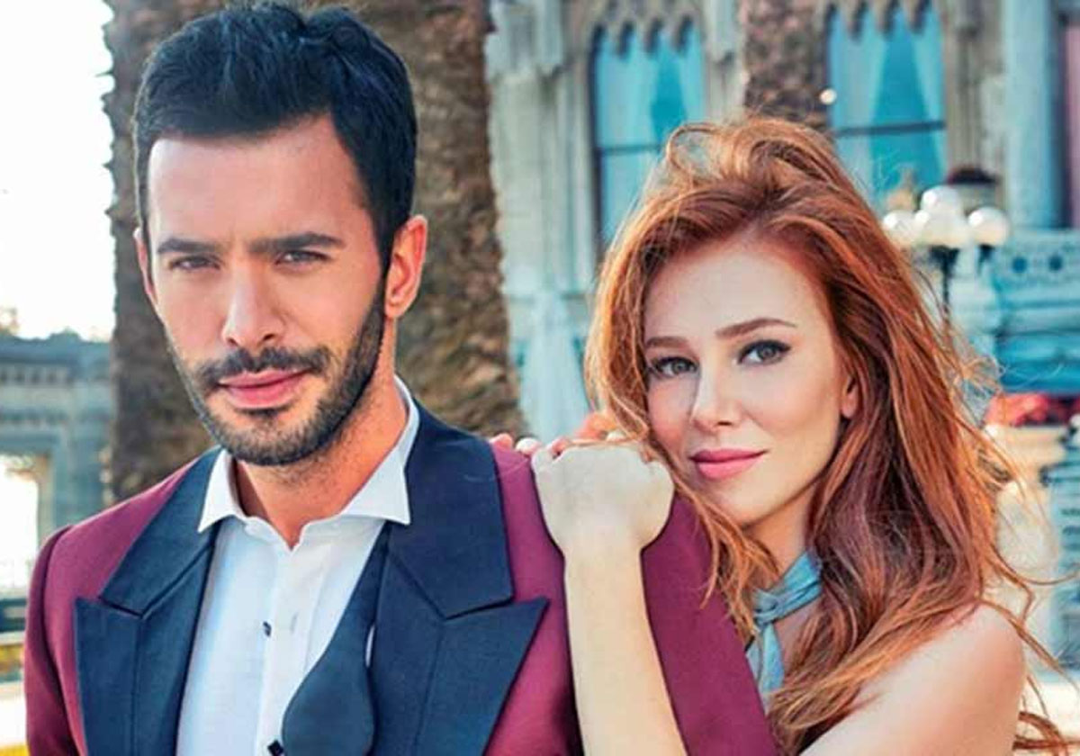 صورة مسربة تجمع بطل حب للايجار وشقيقيه! هل يفوقانه وسامةً؟