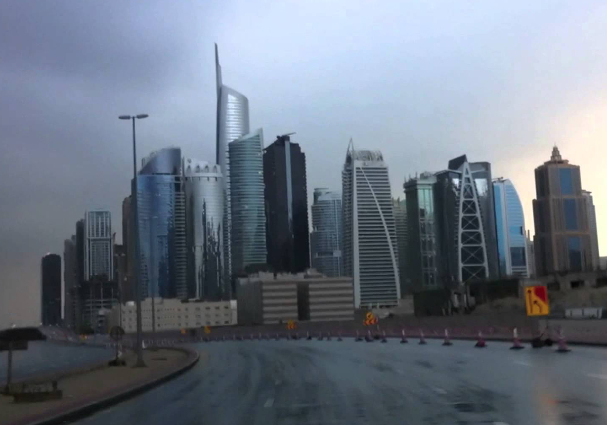 هل يتساقط  مطر أخضر اللون قريباً في دبي؟