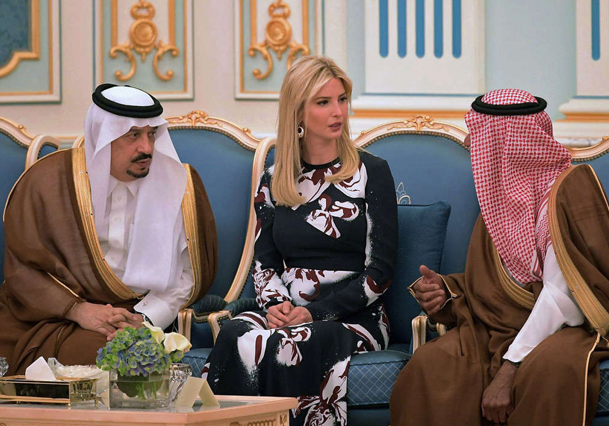 الأمراء السعوديون يلقّنون ايفانكا ترامب درساً سلوكياً... شاهدي ماذا فعلوا!