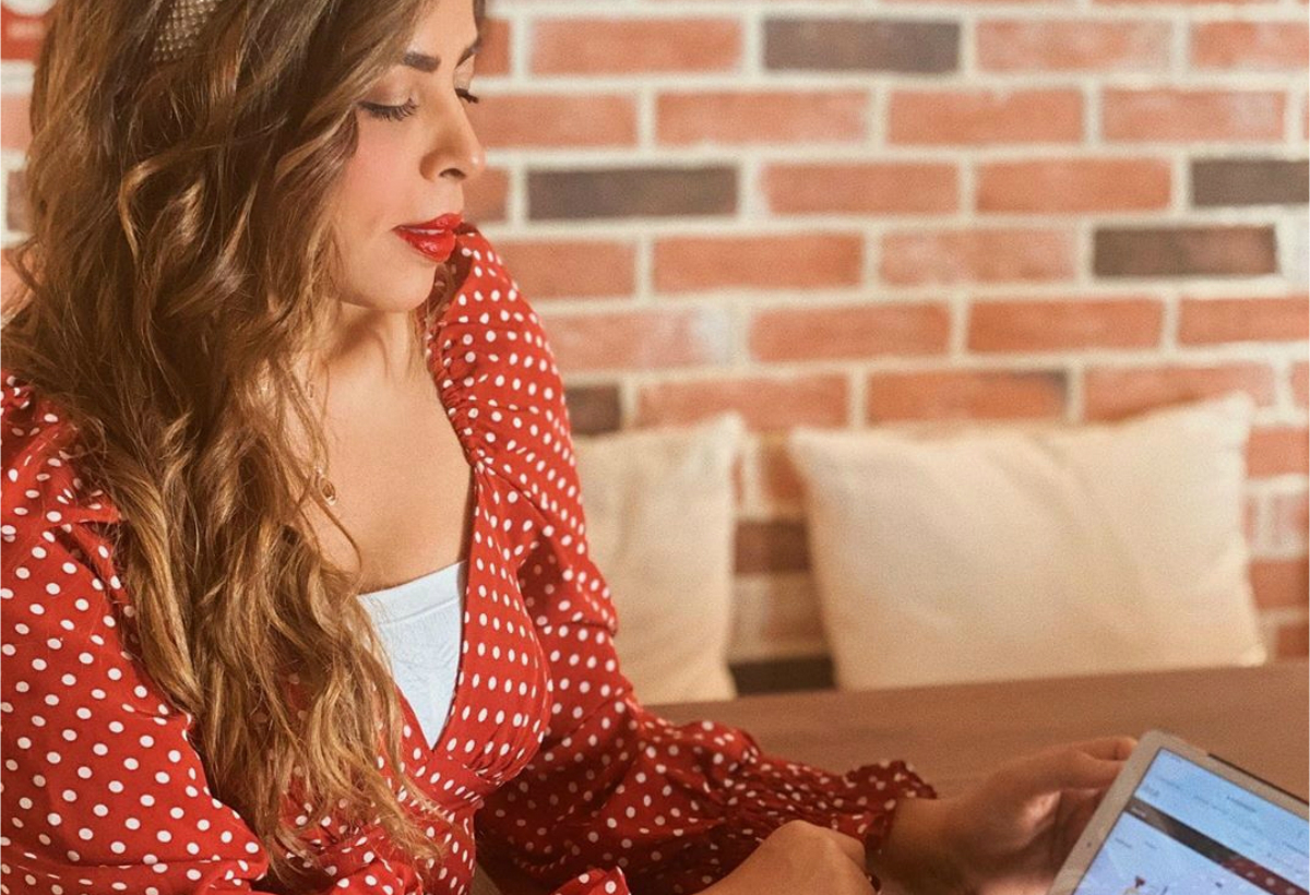 تسوقي إلكترونيا بنجاح مع خطوات الستايلست السعودية نهى سندي 