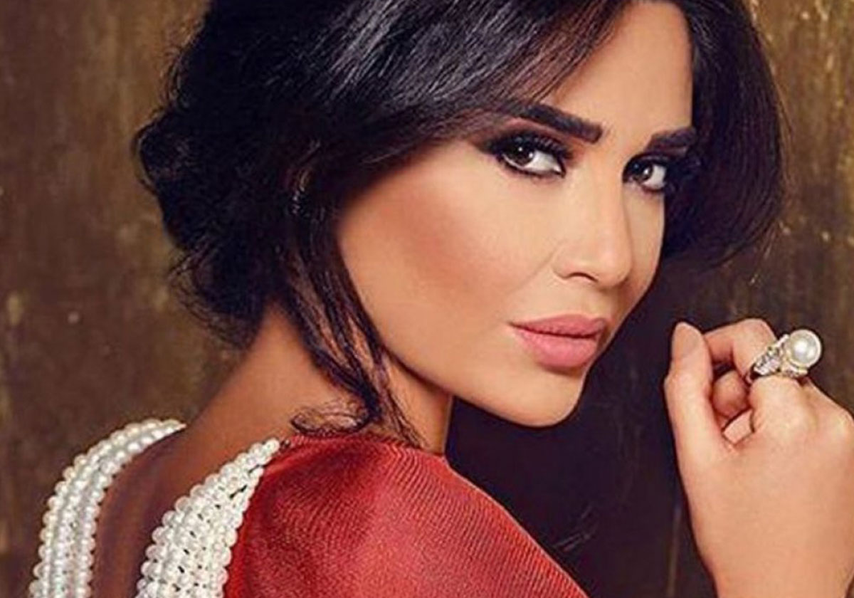 صور شبيهة سيرين عبد النور تشعل مواقع التواصل الاجتماعي