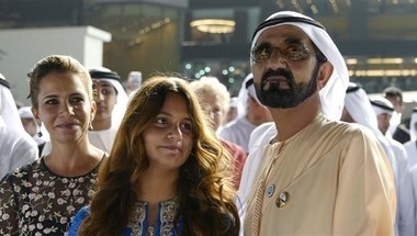 ابنة الأميرة هيا تخطف منها الأنظار