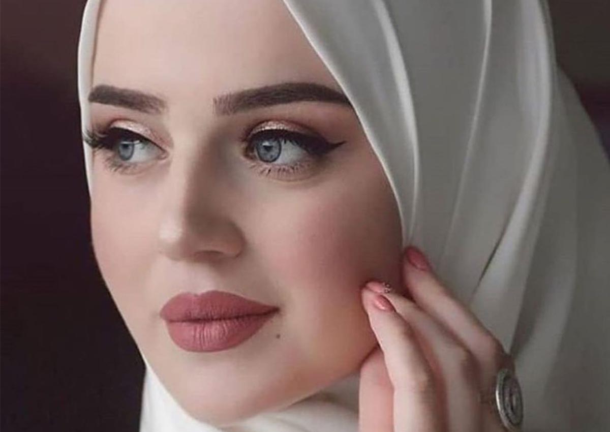 طريقة عمل مكياج بسيط للمحجبات