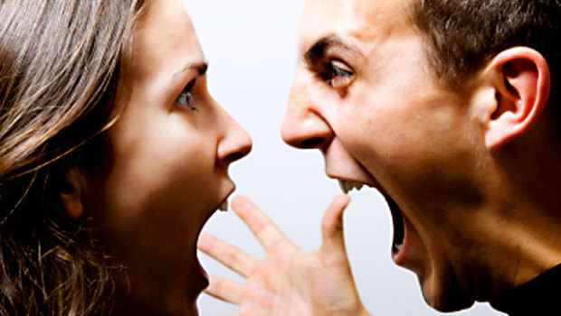 10 تصرفات تغضب الرجال، اعرفيها!
