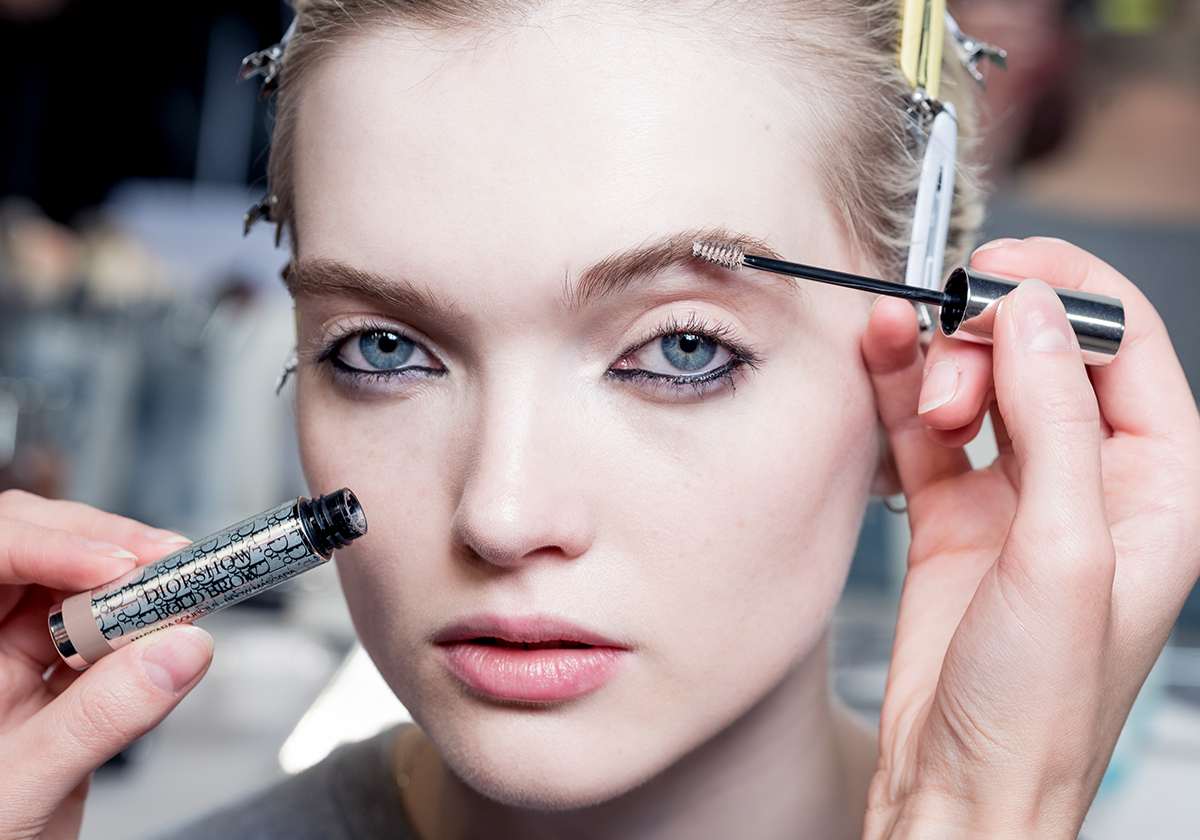صورٌ حصريّة لياسمينة من ماكياج Dior لربيع وصيف 2019 في باريس