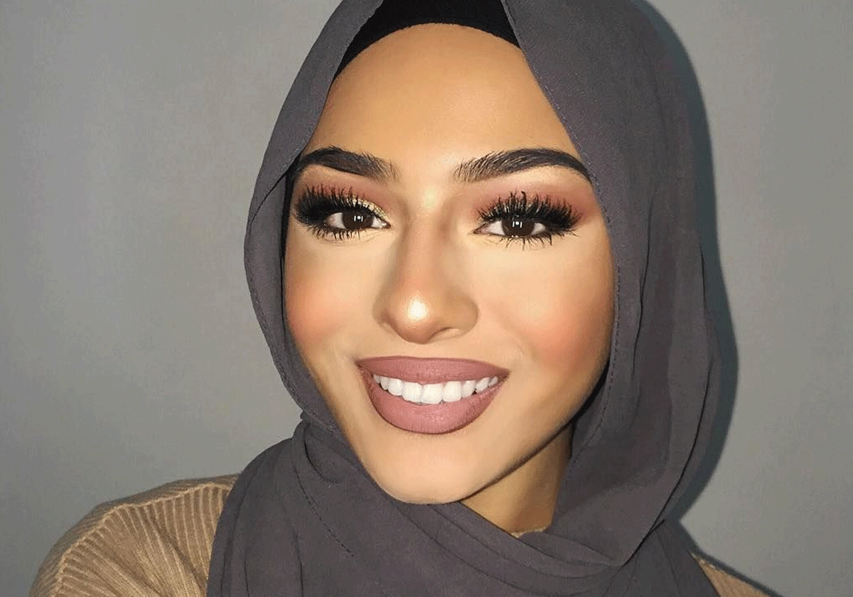 اليك كيفية وضع المكياج الخفيف للمحجبات