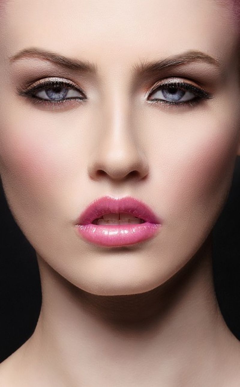 اتقني طريقة عمل مكياج العيون الناعسه