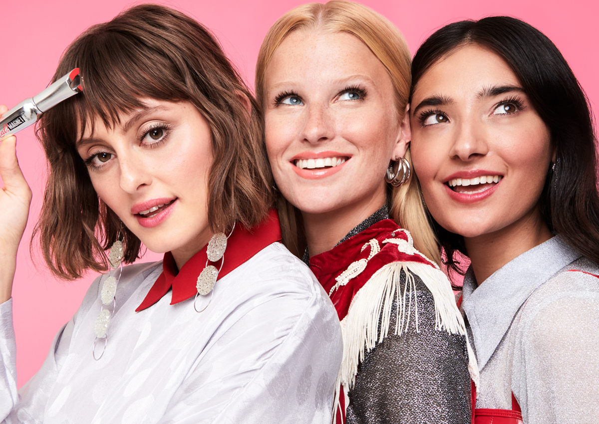 Benefit Cosmetics تطلق ماسكارا مبتكرة لرفع وتطويل الرموش