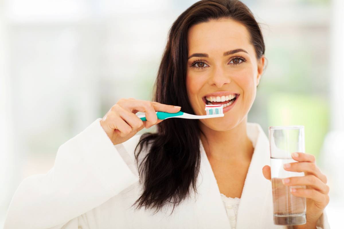 أسهل طريقة لعلاج اصفرار الأسنان