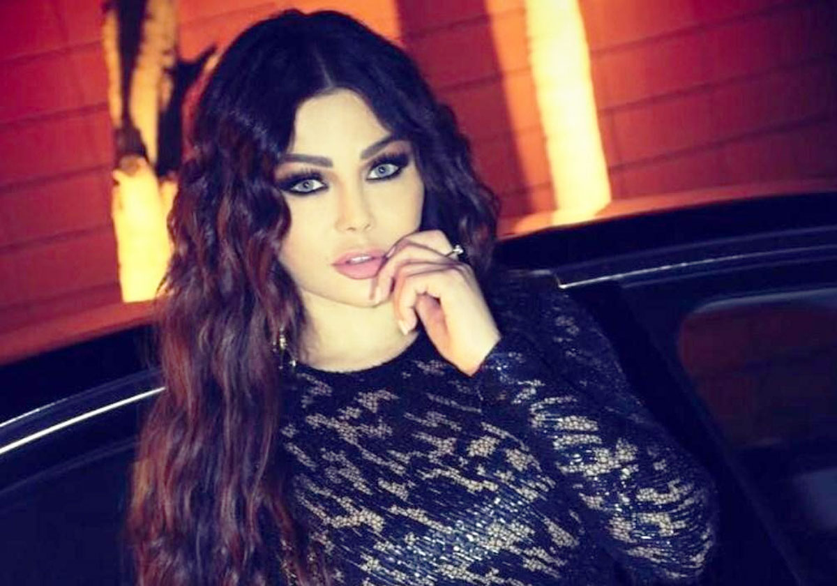 بالصور: فستان هيفاء وهبي الفاضح يكاد يكشف المستور... والجمهور غاضب!